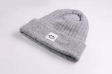 Laden Sie das Bild in den Galerie-Viewer, Thinsulate Beanie Happy heather grey