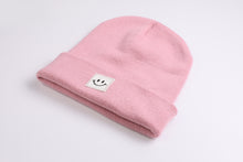 Laden Sie das Bild in den Galerie-Viewer, Cuffed Beanie Happy rosa